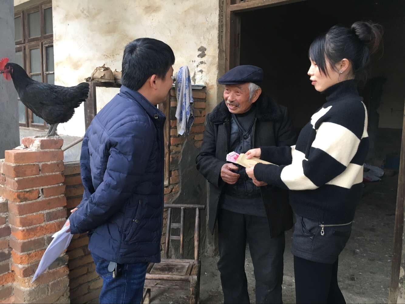 真情帮扶 情暖计生特殊家庭