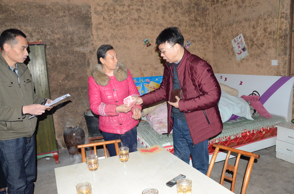天元区驻茶陵湖口镇飞盐村“一对三”帮扶慰问