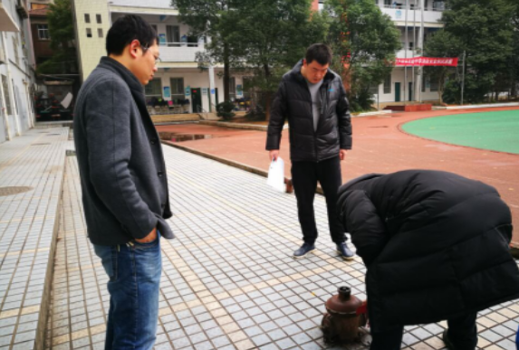 贺家土街道开展校园消防安全检查