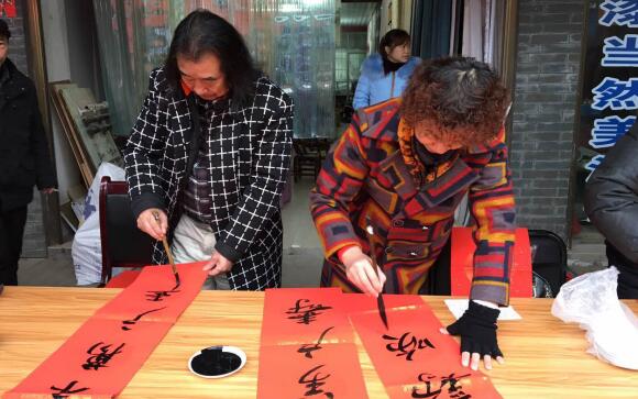 区委统战部开展“迎新春，送春联”活动