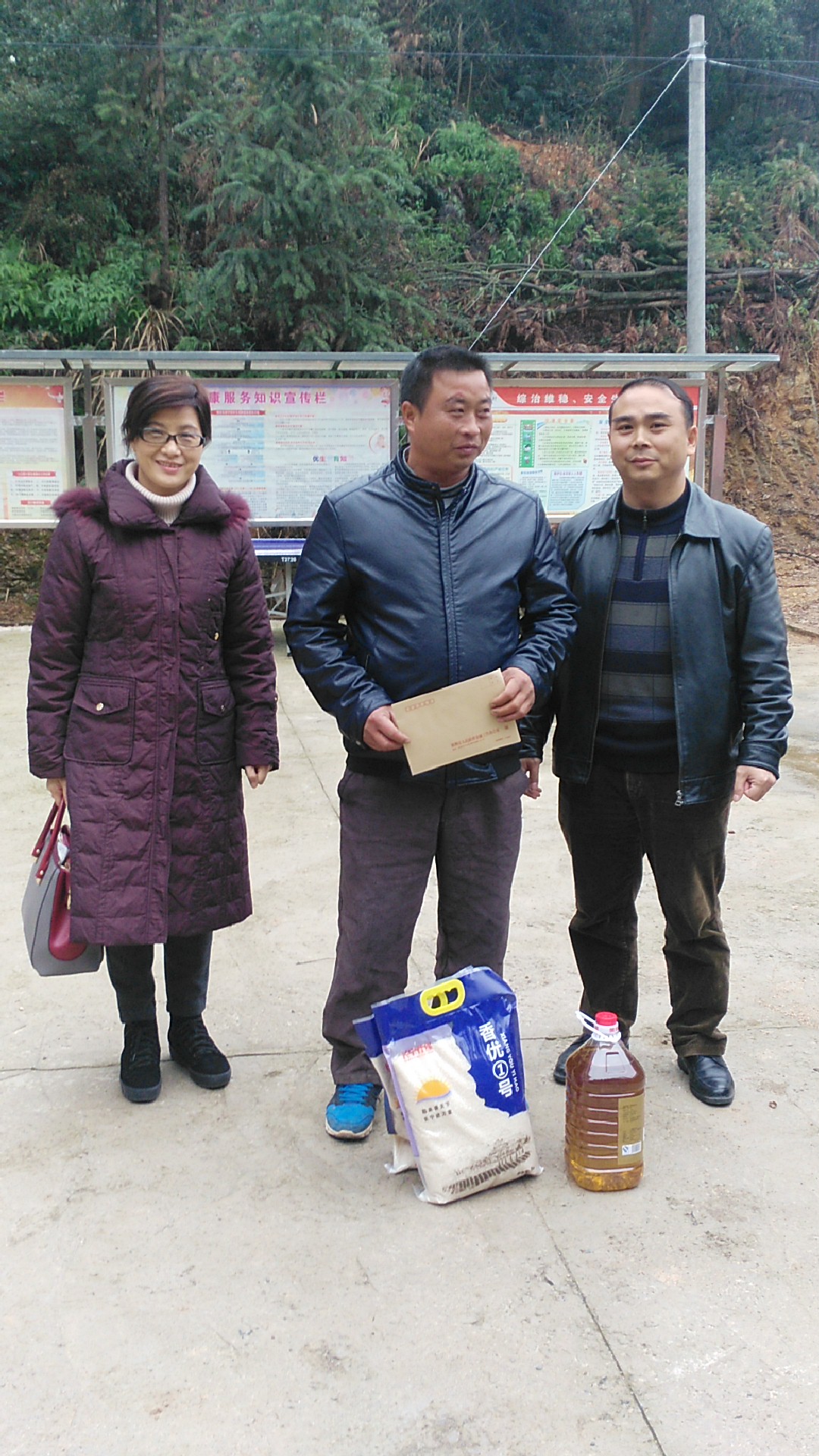 市政府经济金融办走访慰问沩山村帮扶对象