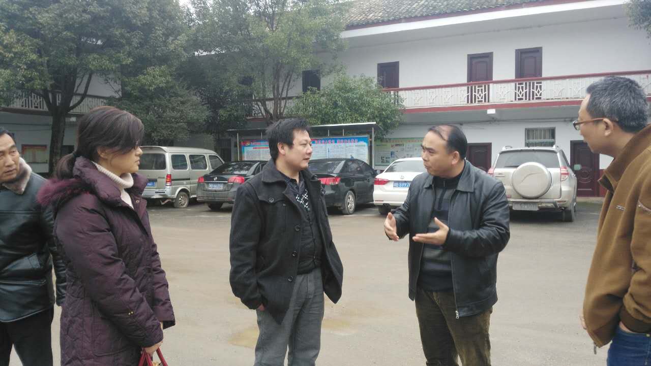 市政府经济金融办走访慰问沩山村帮扶对象