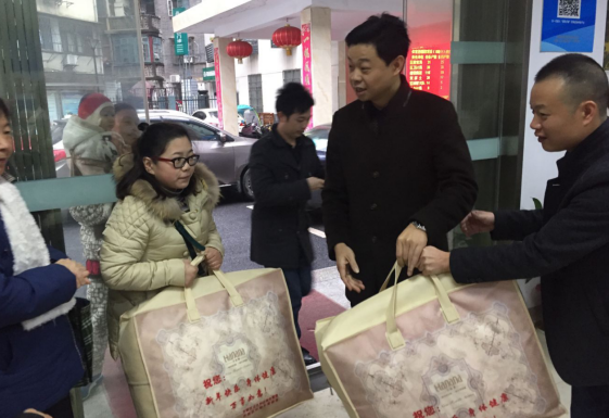建设街道：关爱特困人群 卫计人在行动