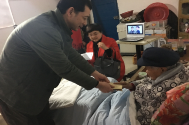 市卫计委副主任李晓兵走访慰问芦淞区计生特殊困难家庭