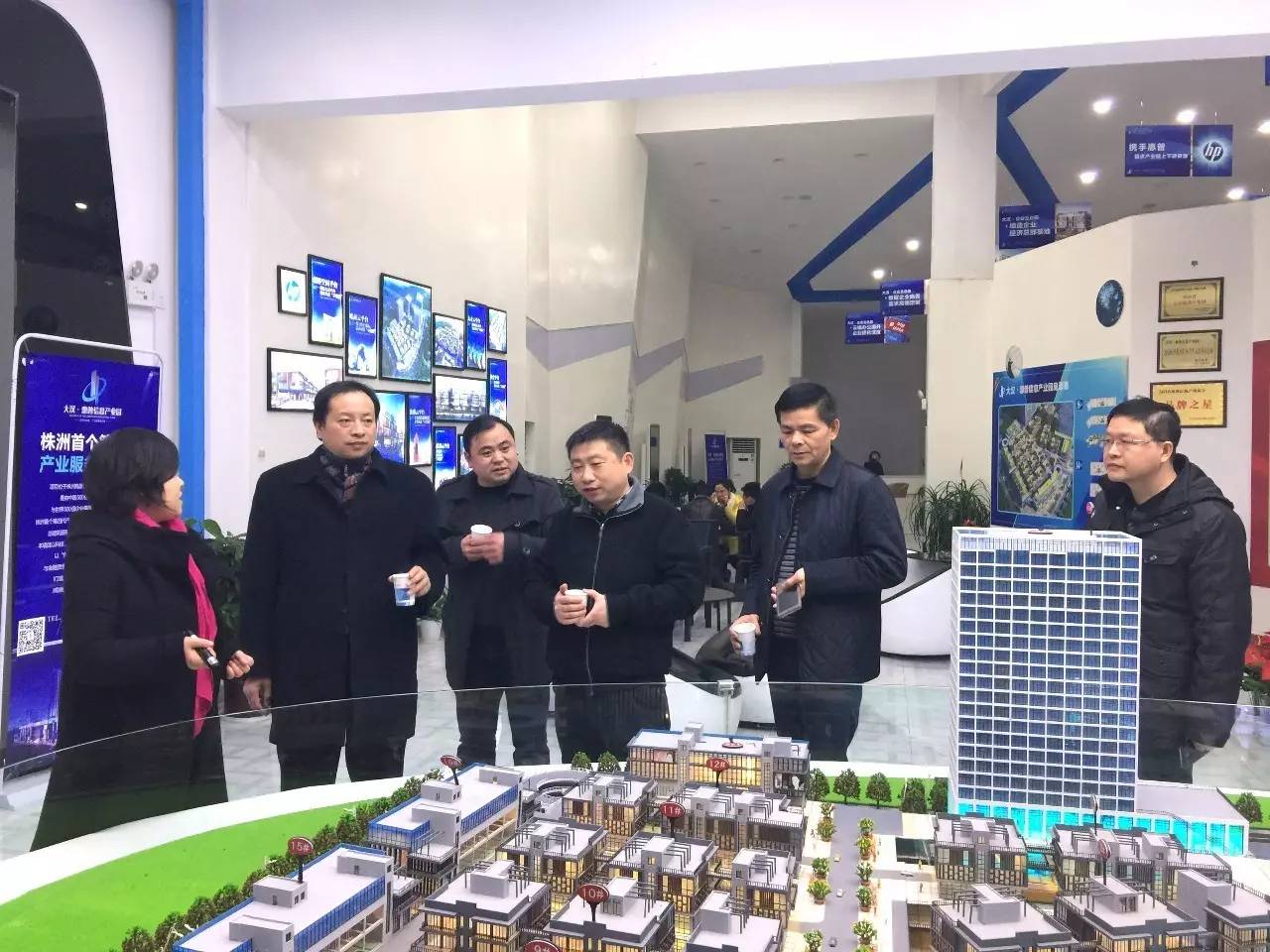 区政协主席谈志明率队参观考察大汉•惠普信息产业园