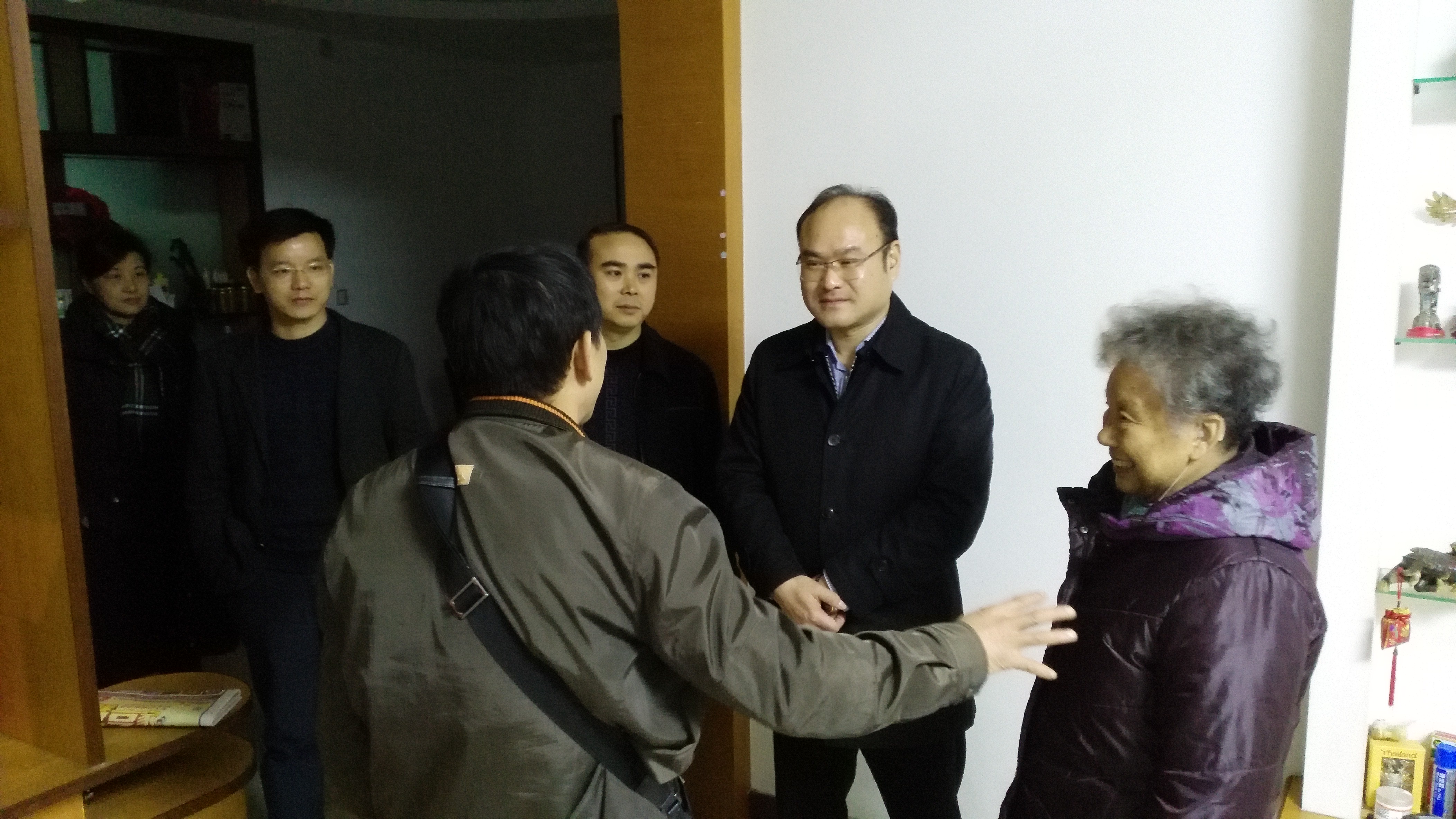 市政府经济金融办走访慰问“双联”企业困难职工