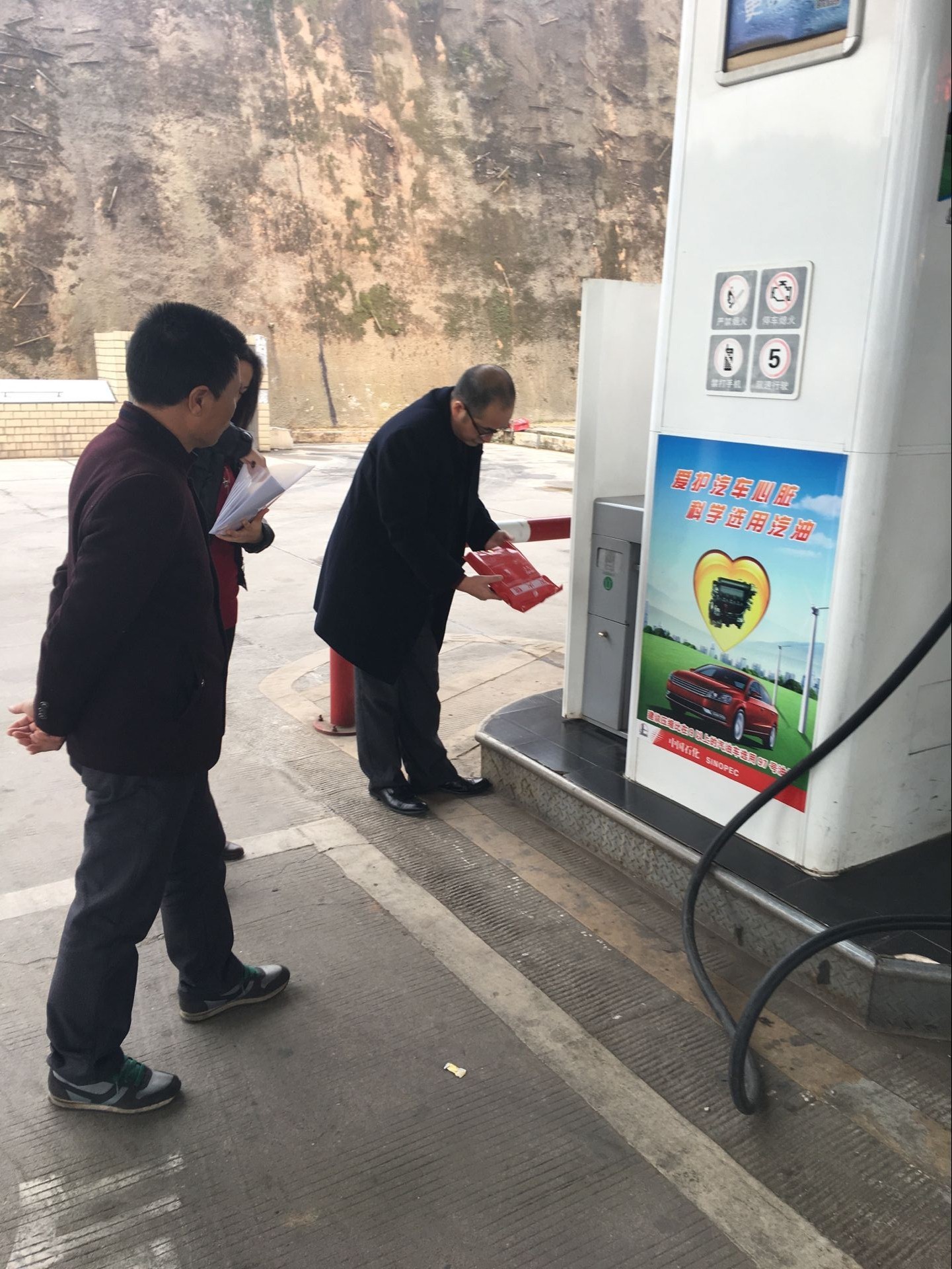 区商务和粮食局积极开展节前安全生产检查