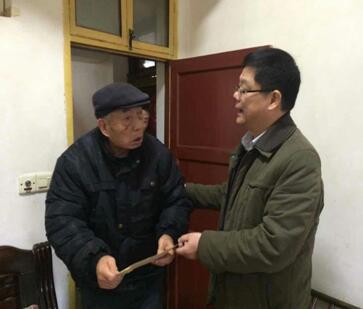 株洲市国资委春节前上门慰问困难职工