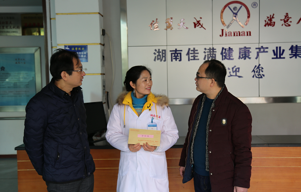 天元区工商联春节期间走访慰问非公企业困难职工