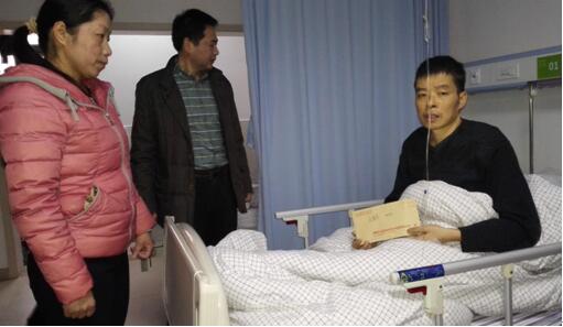 株洲市国资委春节前上门慰问困难职工