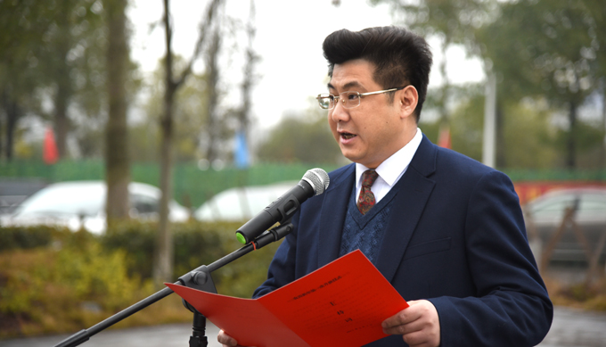 示范区农历新年升国旗 聚人心 谋跨越