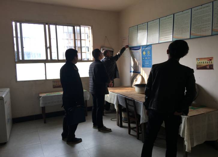 枫溪街道开展校园周边环境整治活动