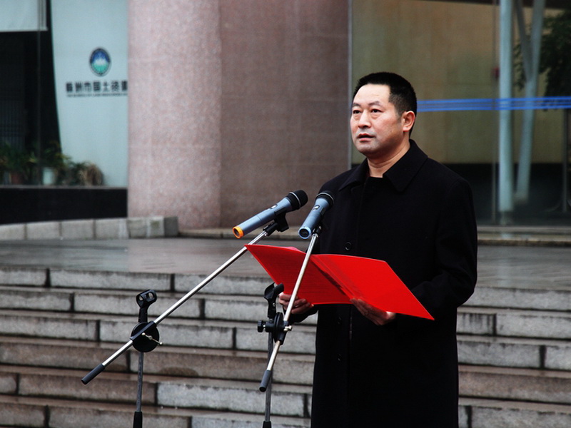我局以升旗仪式吹响新年工作新号角