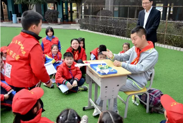 校园新闻|向欧阳凯学习，做自强勤学好少年——欧阳凯走进银海学校