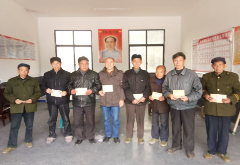 县卫计局和红十字会赴朱亭镇慰问贫困老党员