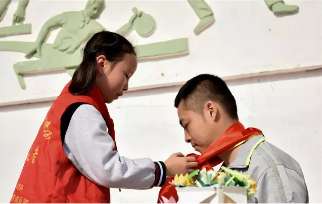 校园新闻|向欧阳凯学习，做自强勤学好少年——欧阳凯走进银海学校