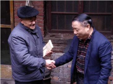 株洲市国资委春节前上门慰问困难职工