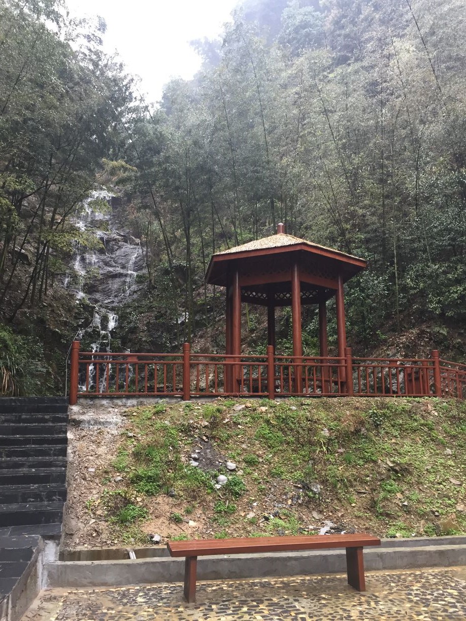 县文体广新和旅游局积极推动旅游扶贫工作
