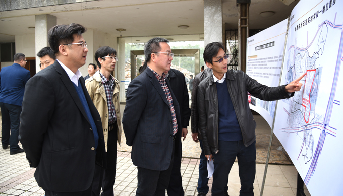 杨胜跃调研“长郡株洲学校”项目建设