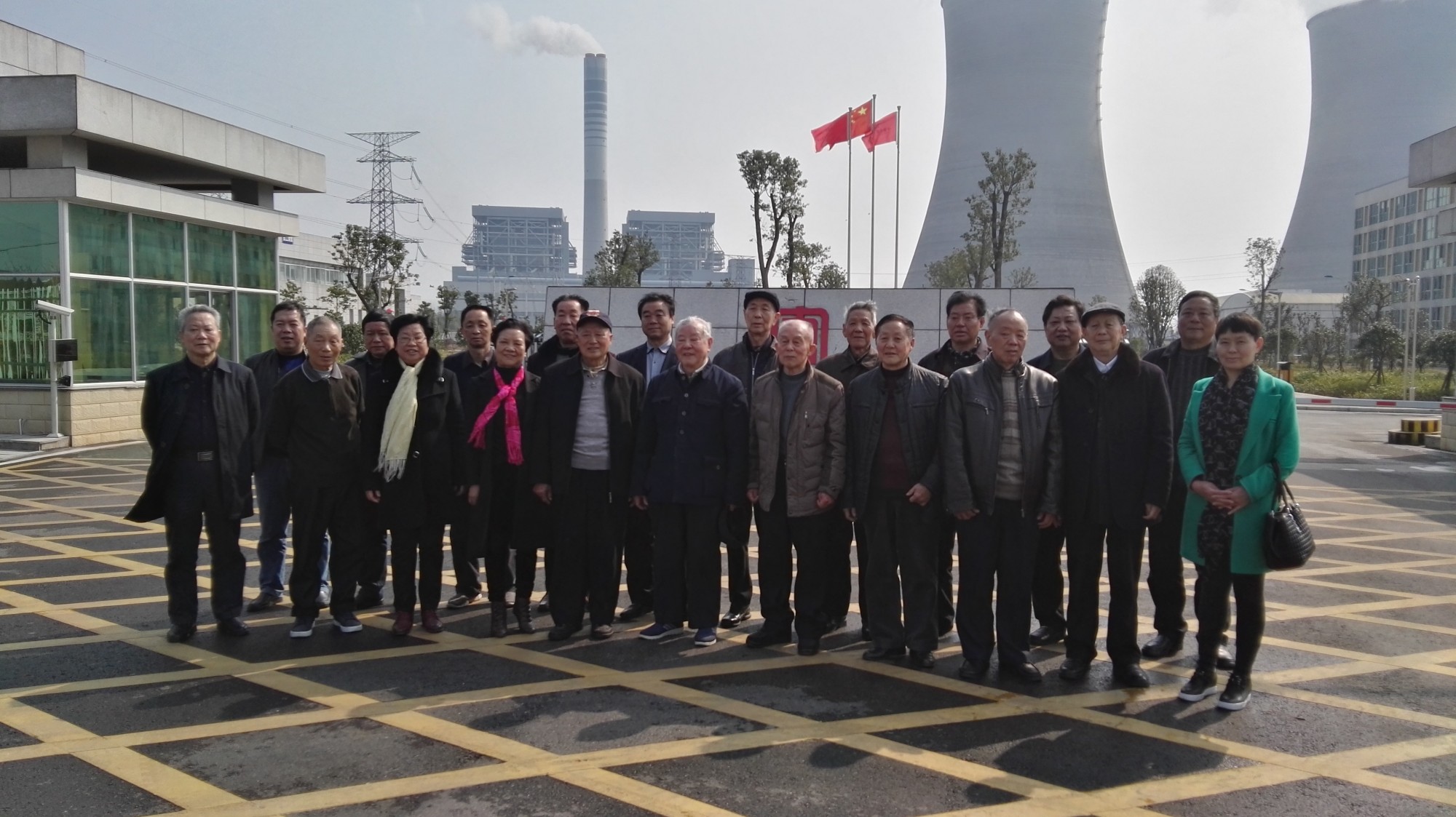 老干部参观园区建设 感受家乡新变化