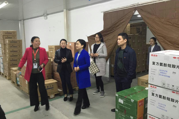 漆帅花到药品生产经营企业进行调研