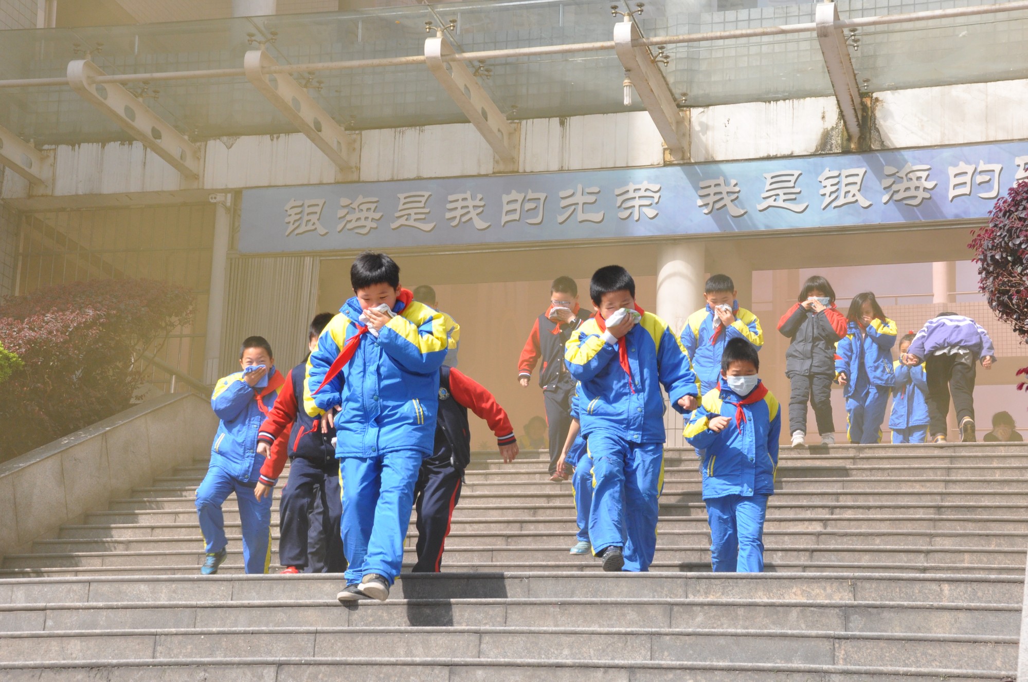 记银海学校消防应急疏散演练