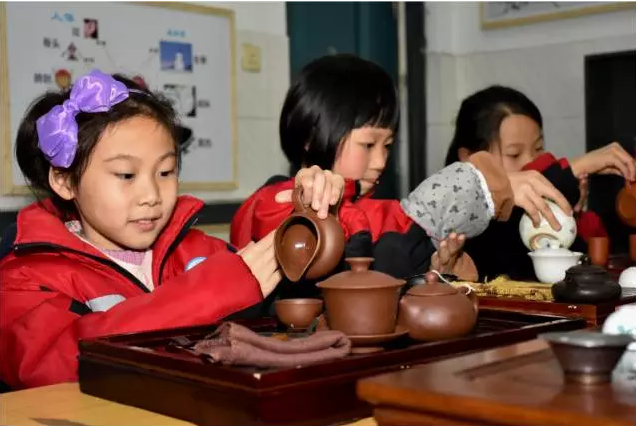 翰墨茶香韵悠长 德行文化润心房 ——滨江小学茶艺社团