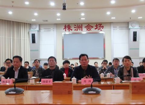市禁毒委组织收看全国禁毒工作电视电话会议