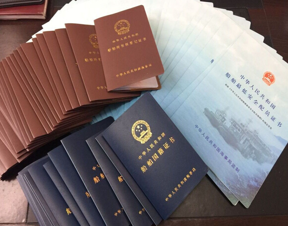 株洲县首批标准化客渡船登记领证