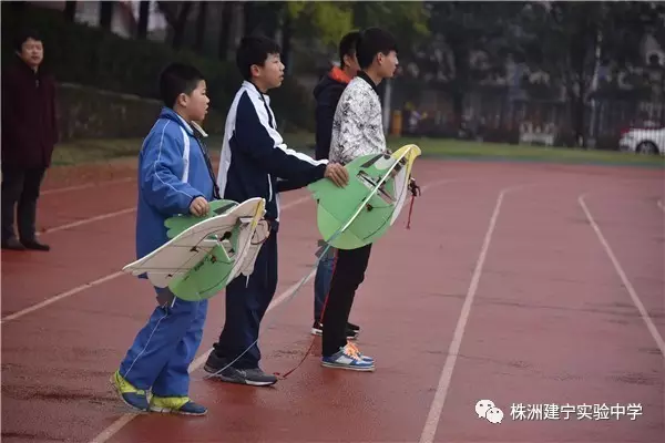 建宁实验中学第三届校园科技节开幕啦！