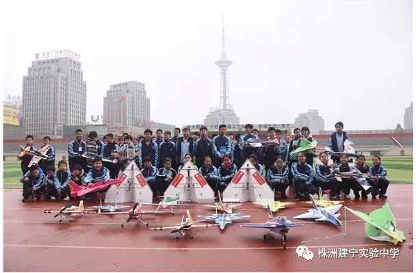建宁实验中学第三届校园科技节开幕啦！