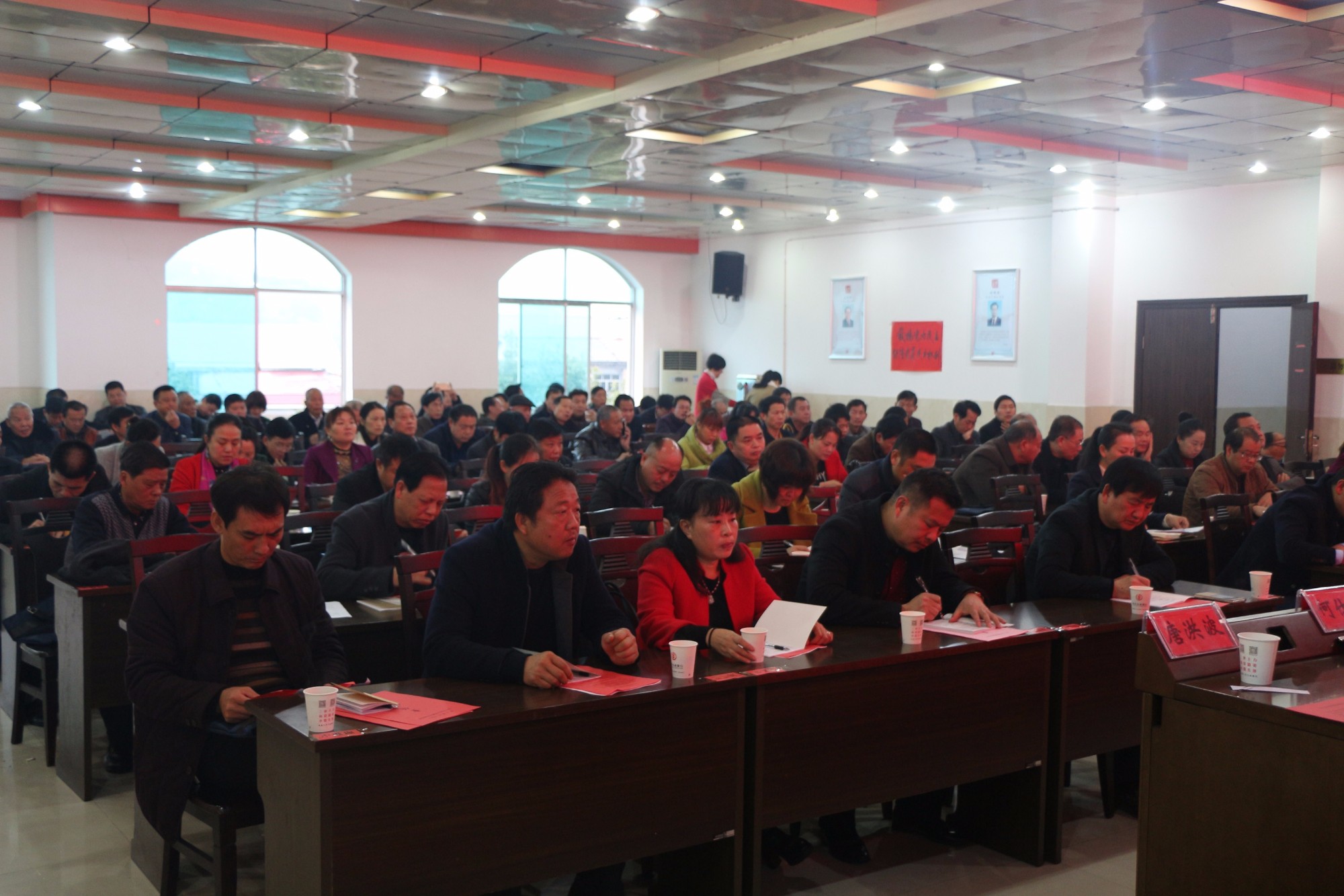中共鸾山镇召开第十二届代表二次会议暨2017年经济工作会