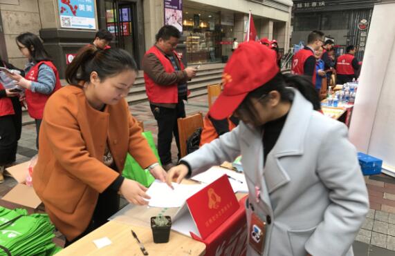 区两型办积极参与学雷锋志愿服务活动