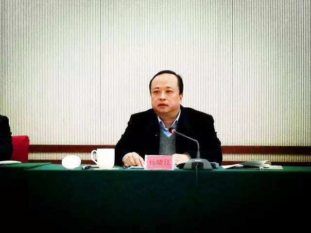 区长杨晓江主持召开迎“国卫”复审政府专题常务会暨工作动员部署会