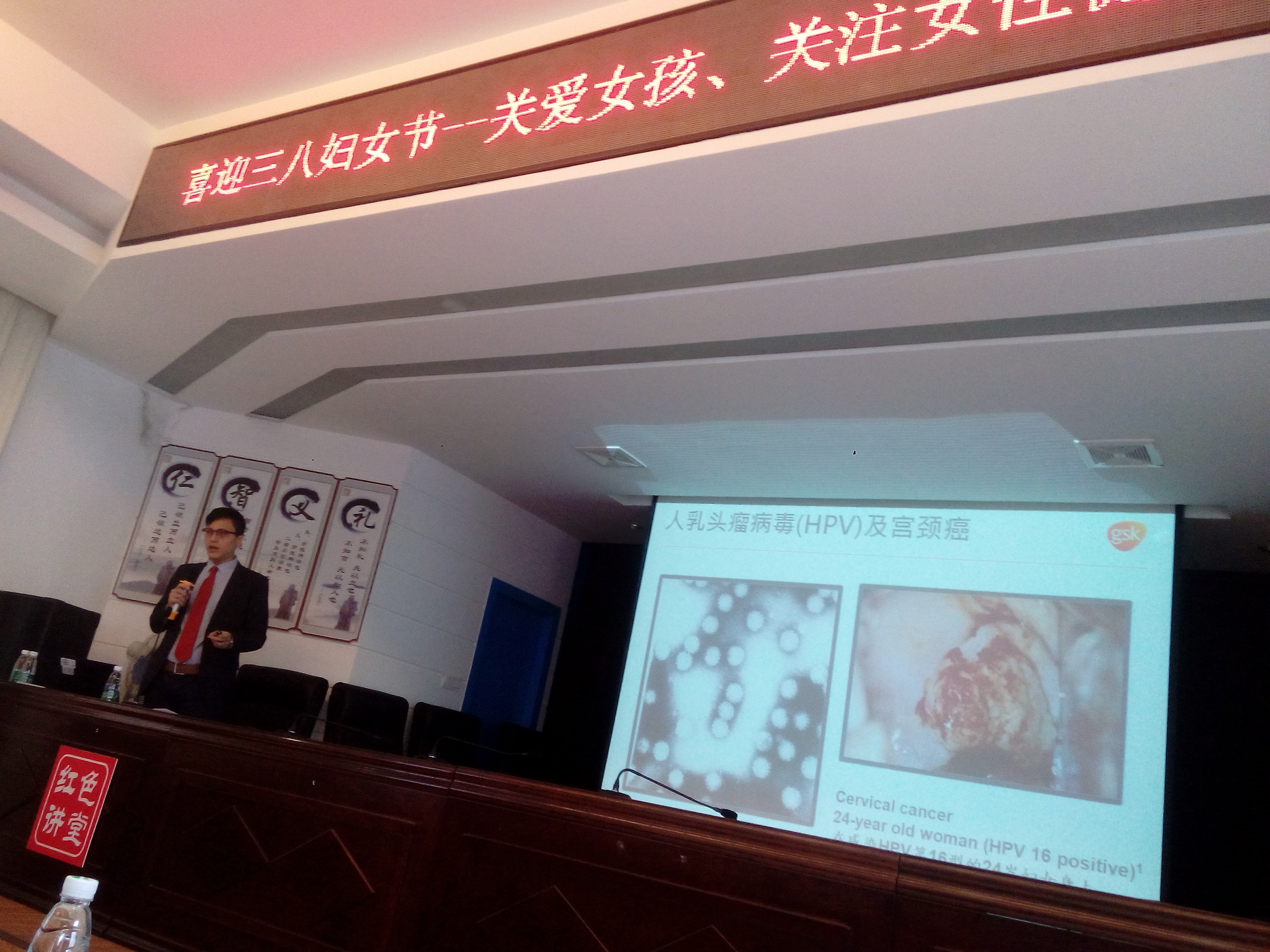 贺家土街道计生协开展"喜迎三八妇女节——关爱女孩、关注妇女健康"主题宣传活动