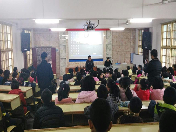 交警大队:深入校园开展交通安全教育专题讲座