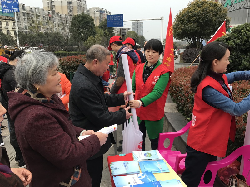 我局团委开展“学雷锋”志愿活动
