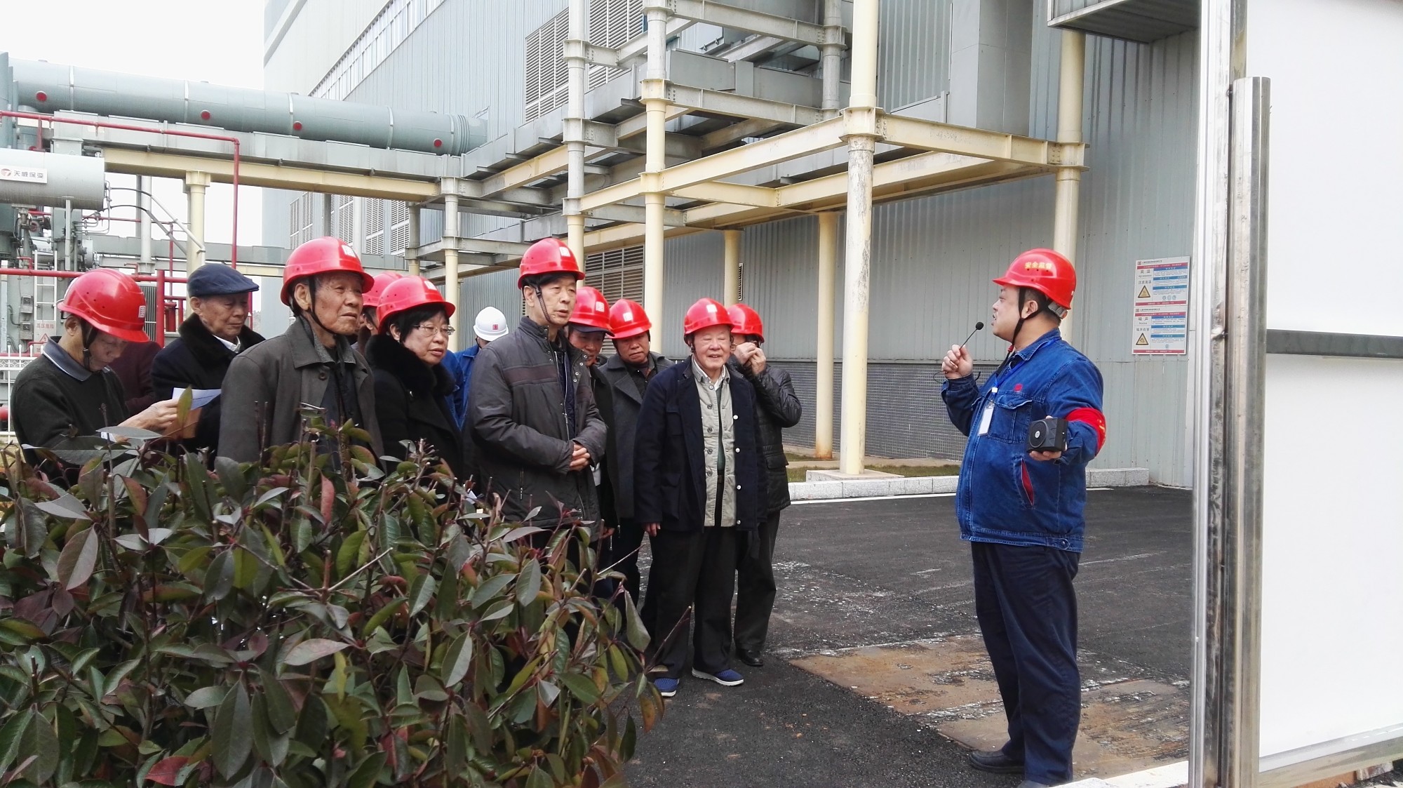 老干部参观园区建设 感受家乡新变化