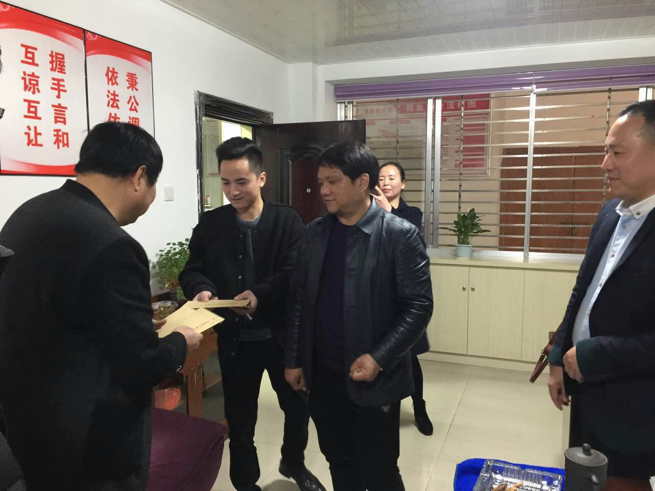 建宁辖区人大代表看望徐家桥社区困难居民