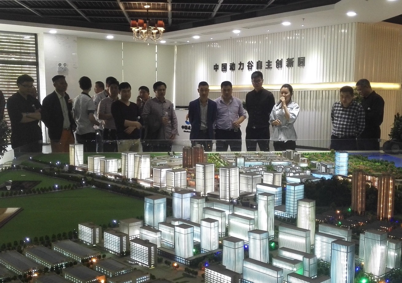 株洲市机械机电商会理事会举行“走进株洲新区，参观先进企业”活动