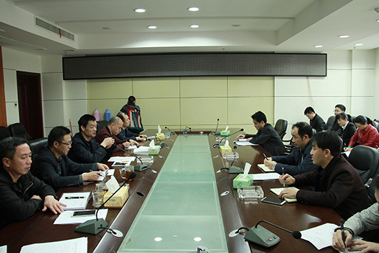 攸县城市管理和行政执法局召开“产业突围、转型突破”讨论会