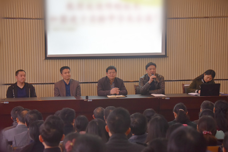邓钢担任株洲市建宁实验中学校长