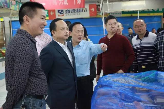 区长杨晓江督查国家卫生城市复审迎检工作