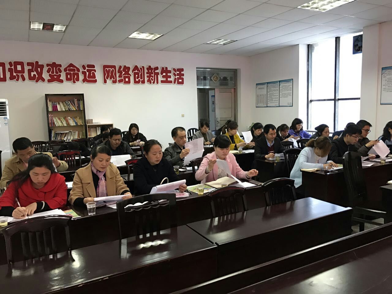 龙泉街道召开党务骨干培训会