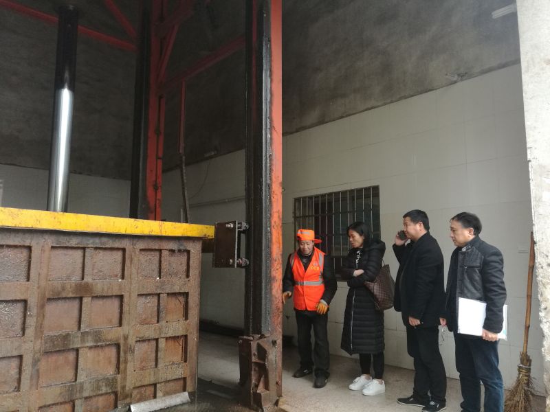 深入审计现场，加强审计监督
