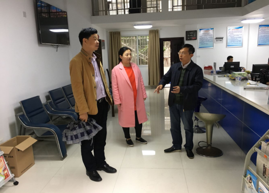 区人大主任肖支前到学堂冲社区督查“两委”换届选举工作