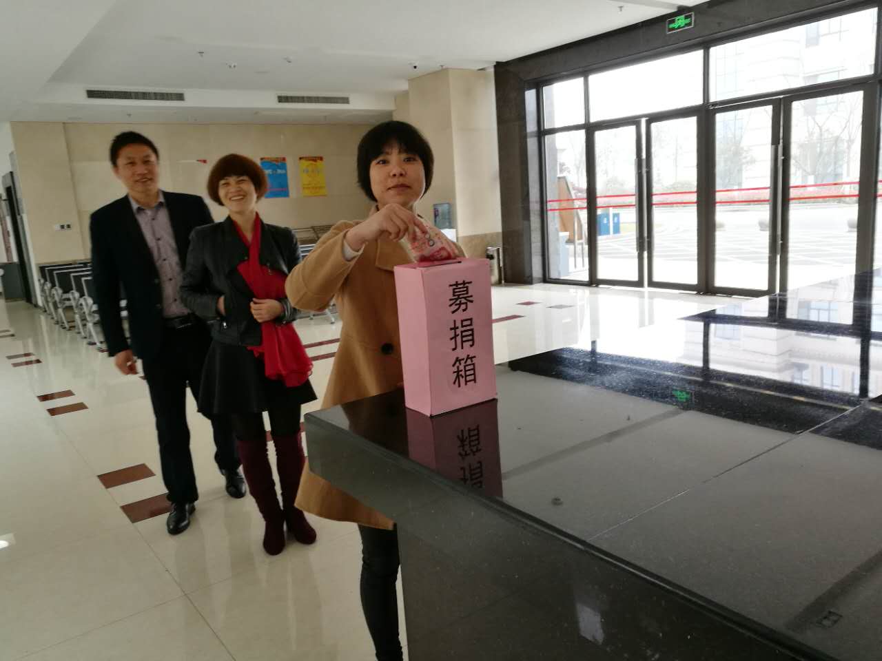 攸县信访局干部职工为“攸县的哥”捐献爱心