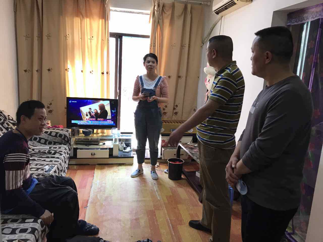 区商务和粮食局开展综治民调大走访活动