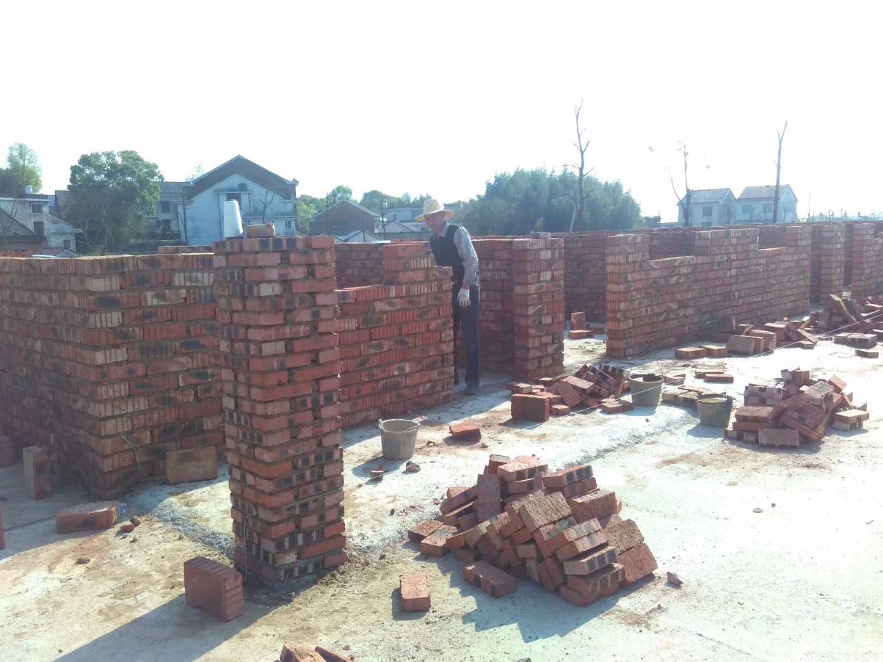 规范项目工程建设，“超标”建筑自行拆除