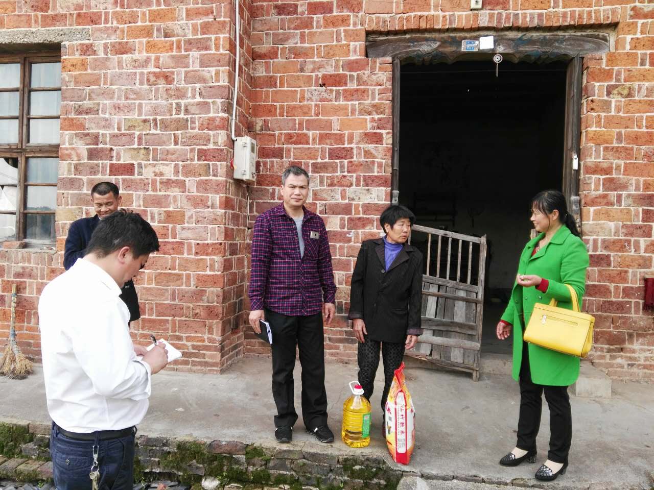 宁家坪镇开展走访慰问帮扶活动